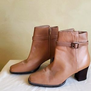 Karen Scott NWT Taupe Ankle Boots